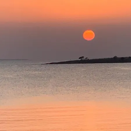 Escape To A Seaside Paradise Your Cozy Hideaway Βίλα