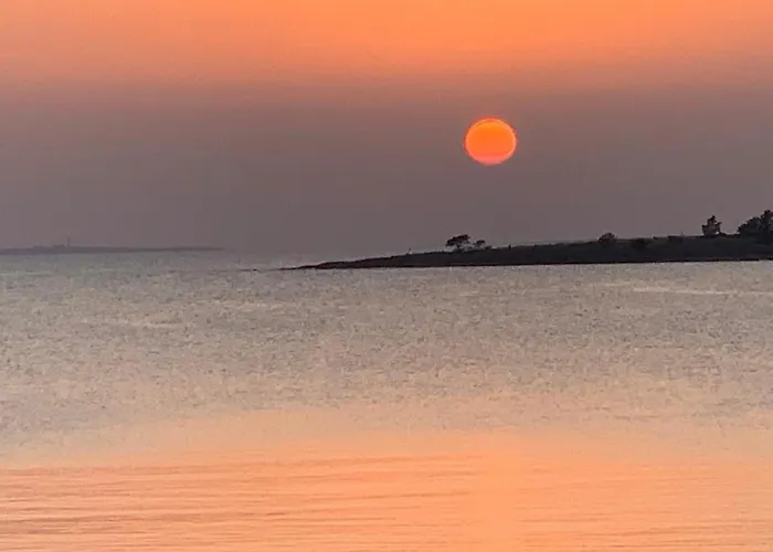 Escape To A Seaside Paradise Your Cozy Hideaway 别墅