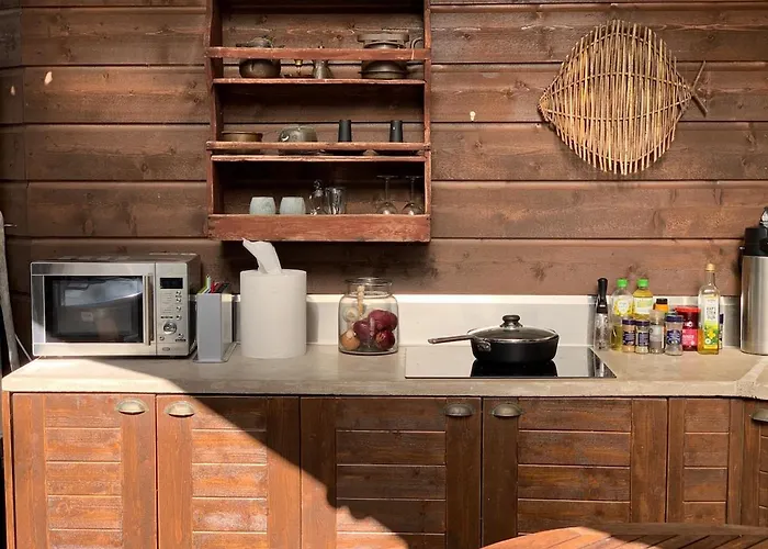 Escape To A Seaside Paradise Your Cozy Hideaway Экерё