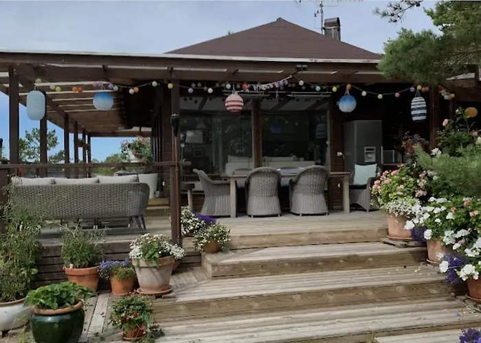 Escape To A Seaside Paradise Your Cozy Hideaway 埃克勒